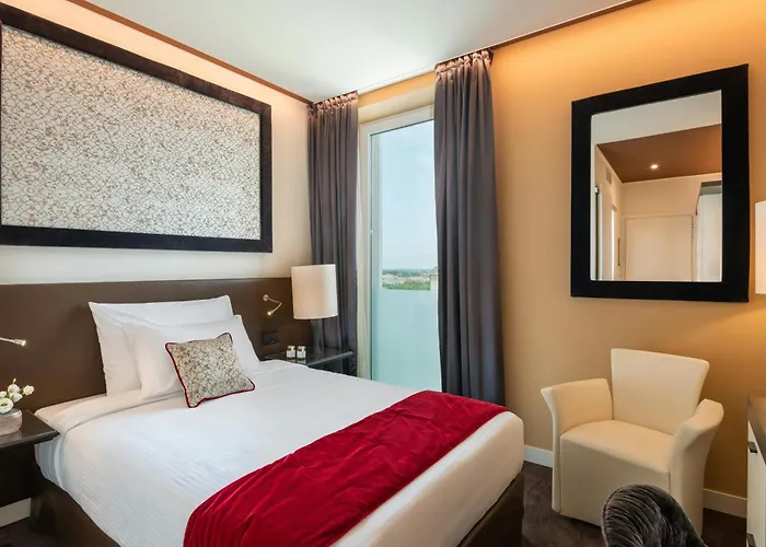 Hotel Leonardo Royal Venice 4*