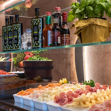 Hotel Leonardo Royal Venice 4*