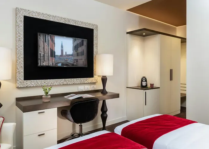 Hotel Leonardo Royal Venice 4*